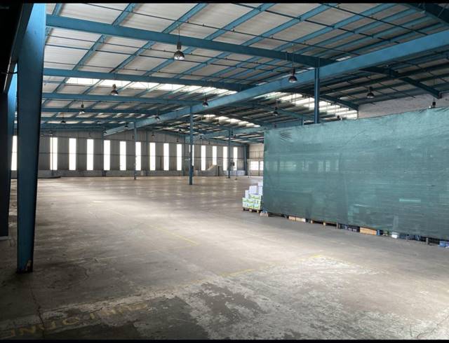 3,590M² WAREHOUSE TO LET IN NEW GERMANY